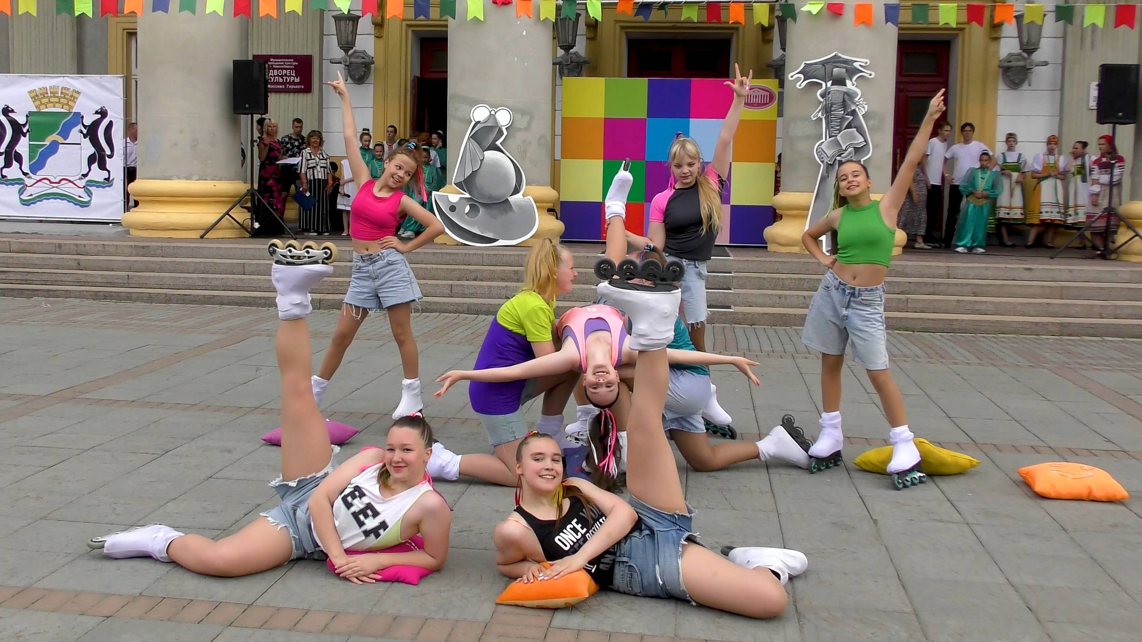 Театр танца на роликах " Сказка " . " Хочу шалить "