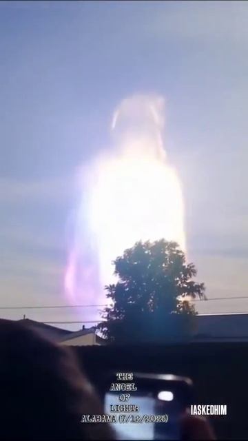 Светящияся фигура из света в Алабаме