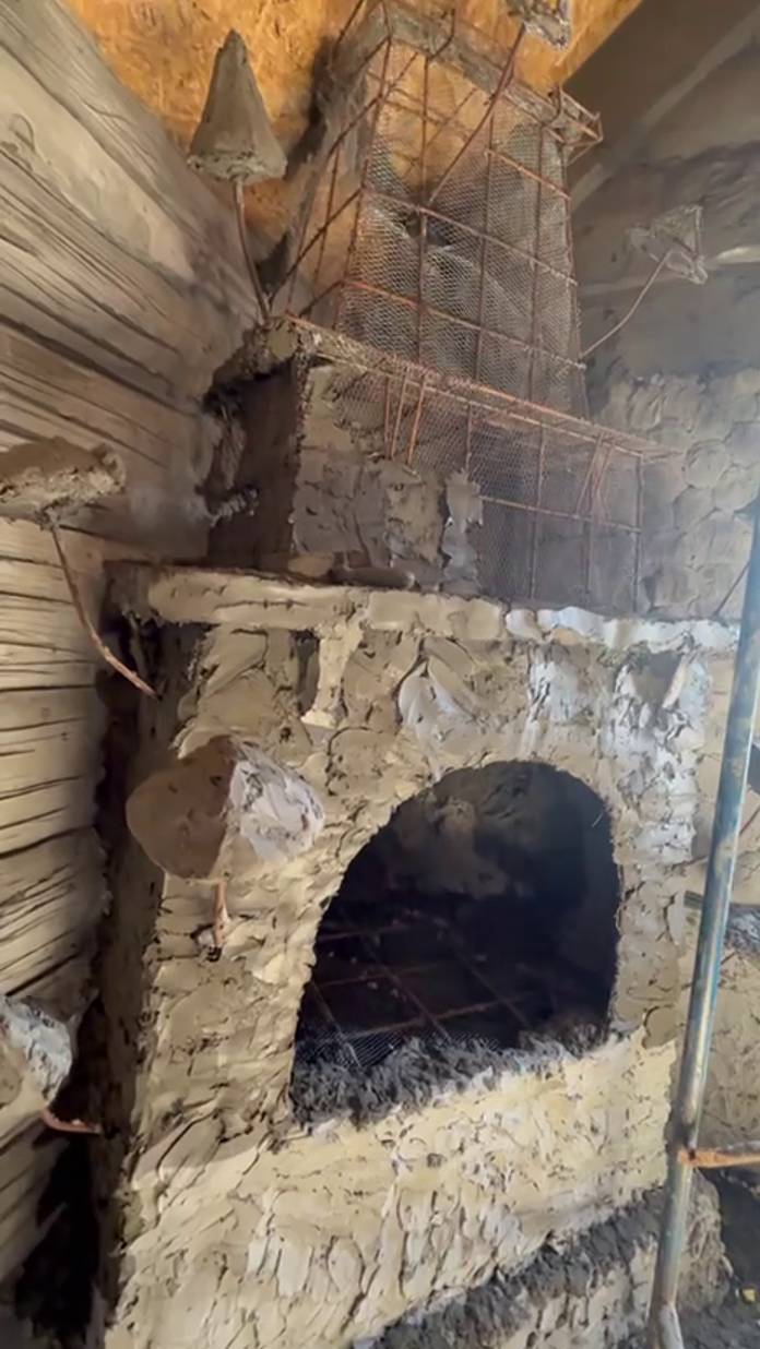 оформление дома бабы яги внутри печька из арт бетона.