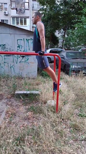 Отжимания на брусьях (ОЛЕГ)