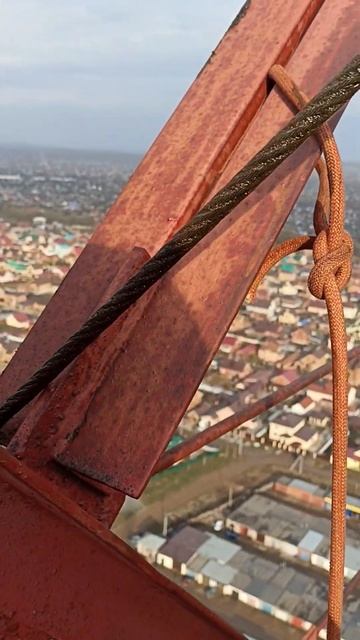 Дошли до верхнего яруса оттяжек