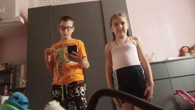 стоим как статуи👋😂