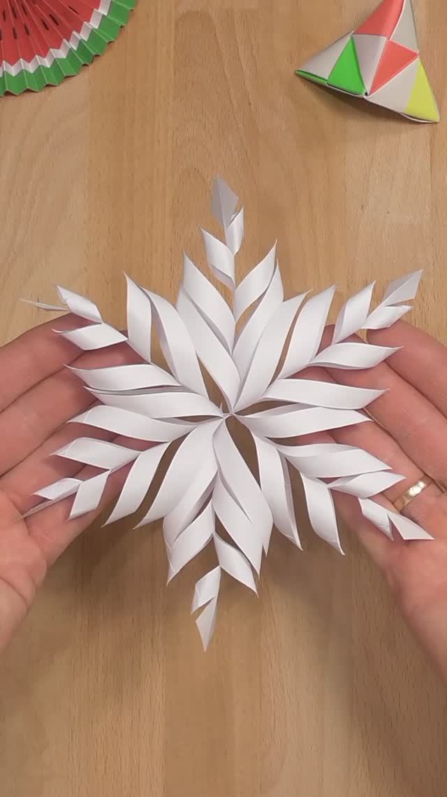 Снежинка с веточками. 3D Снежнка для украшения