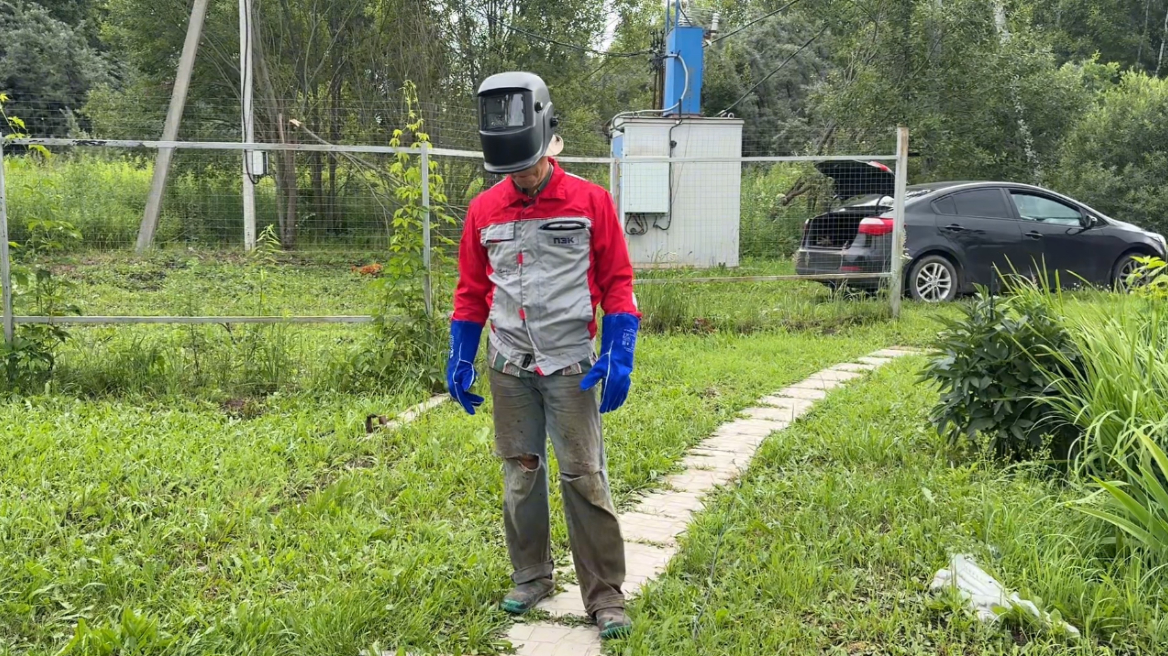 ДАЧА 18.07.25 МИША В ПЕРВЫЙ РАЗ ПРОБУЕТ ВАРИТЬ СВАРКОЙ