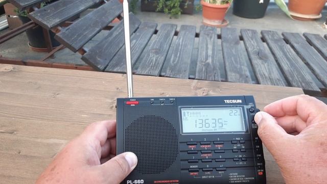 Вечерний радиоприем на одном из курортов Краснодарского края.