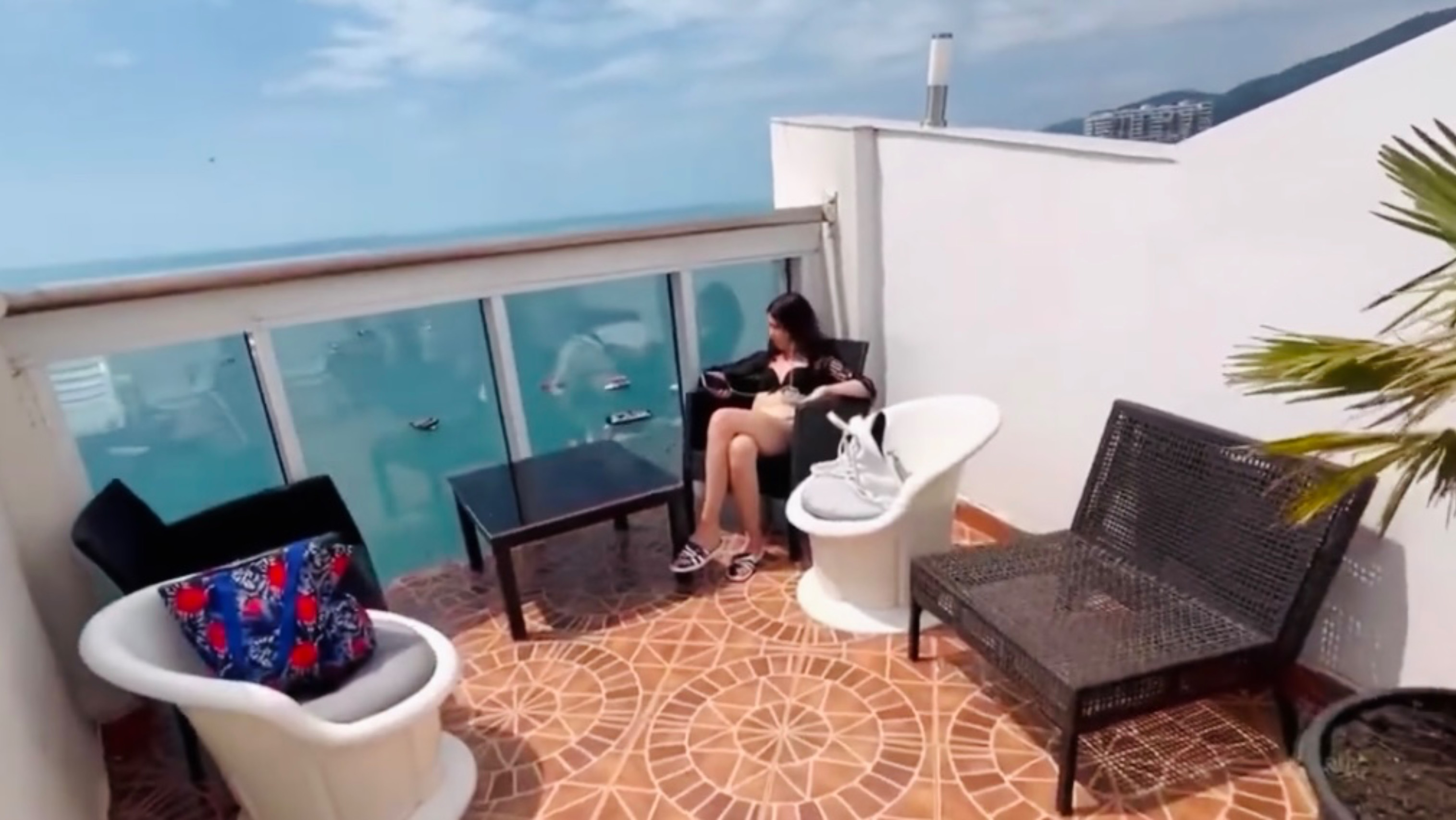 Отдыхаем на Чёрном море в Лазаревском 🌴 Отель Laza Hall на берегу моря 🌊 Начинается шторм