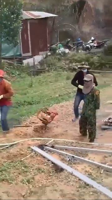 Лучше бы подождали, пока закончится бенз, чем так лезли