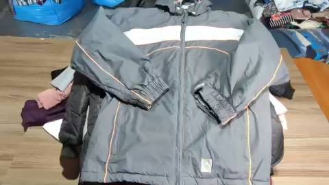 Лот 318 Куртки Англия Крем 1280₽.кг 16,6 кг 19 курток 2 шарфа