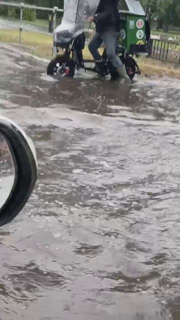 Ливни накрыли Москву и Подмосковье на всю неделю, до 40% месячной нормы осадков за суткию
Транспорт