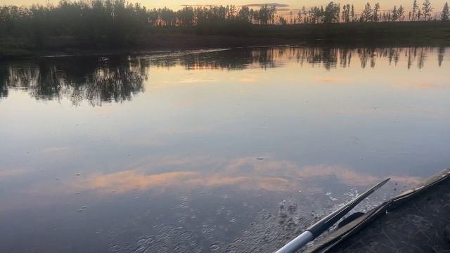 Вечером по реке