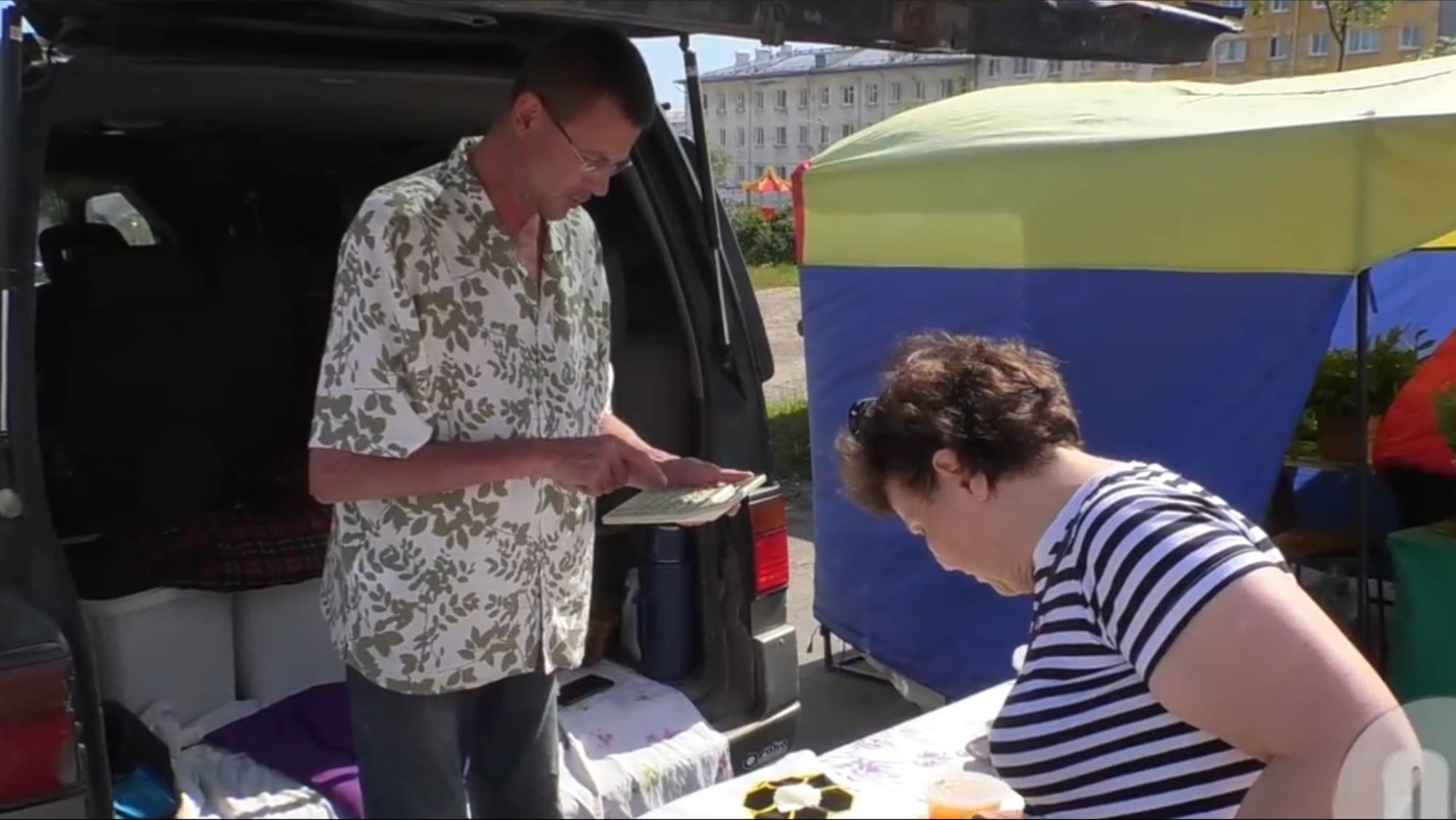 Магадан встречает выходные свежим урожаем на Театральной площади (0+)