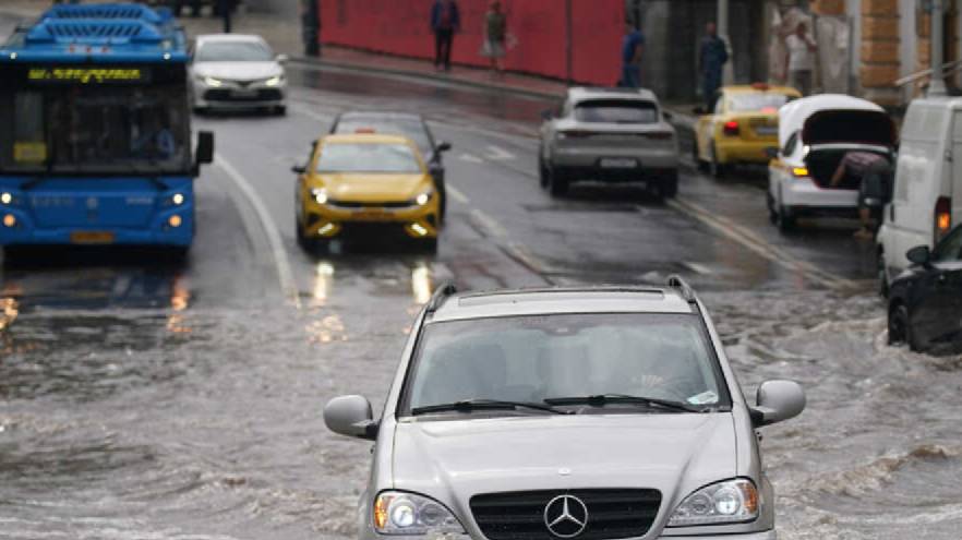 Хроники московского потопа: аномальный ливень погрузил столицу под воду