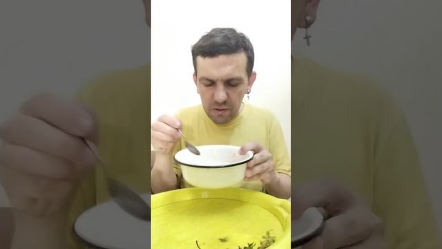 Мукбанг обжор, клубника с сахарным песком