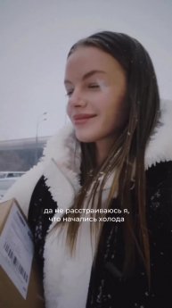 Девочка плачет 🥲