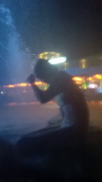 фонтан возле ресторана