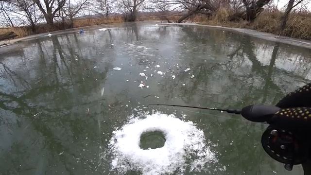 Зимняя рыбалка на реке