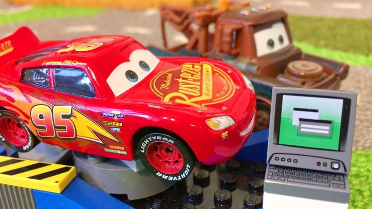 Мультики про МАШИНКИ. МОЛНИЯ МАКВИН И МАЛЕНЬКИЙ АВТОБУС ТАЙО. Мультфильм для детей