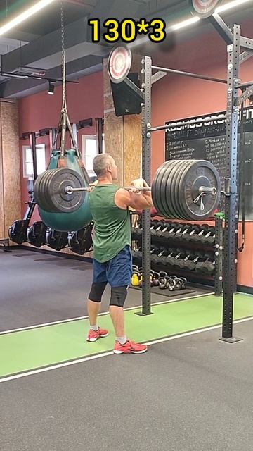 Фронтальные приседания