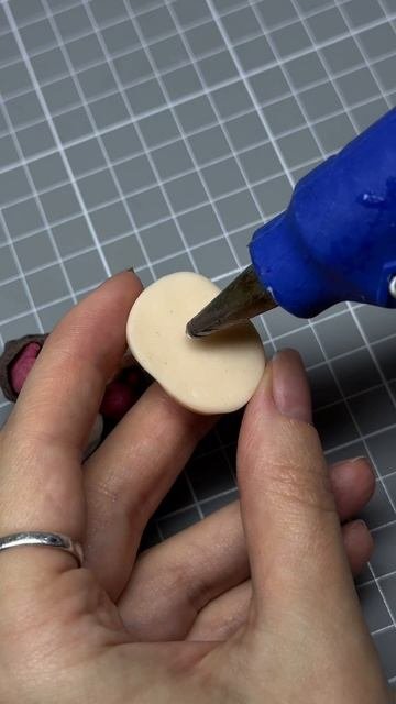 Сильно грустная Ёлочная игрушка 
Девочка с котом
Игрушка из ваты