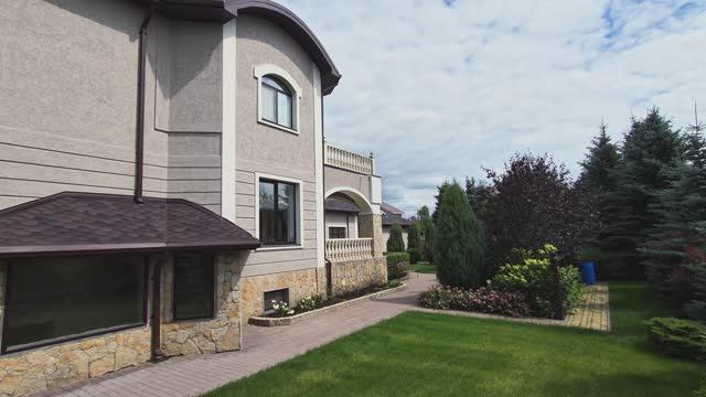 Продаётся коттедж в черте г. Екатеринбург, р-н Полеводство, ул. Старожилов