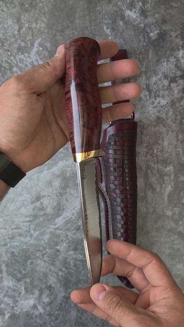 Классический нож в бордовом