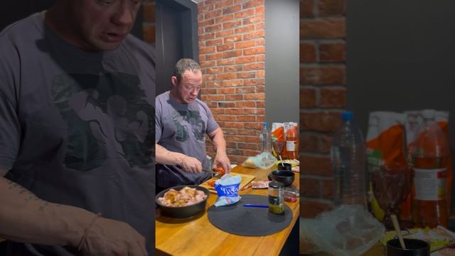 Готовка пищикуриное филе с луком и специямибжу на день .