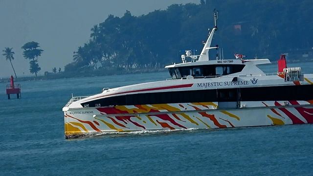 Скоростное судно MAJESTIC SUPREME в Сингапуре