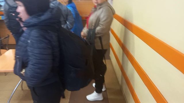 Случайная съемка, Иркутск, 23.07.2025, столовая, очередь, возле жд вокзала