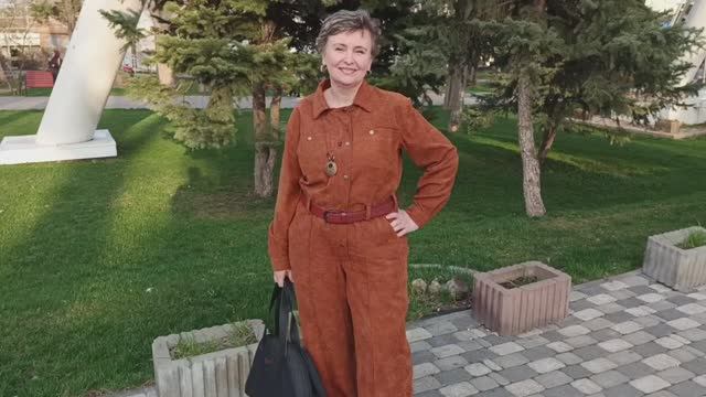 Как сшить брючный комбинезон из вельвета по выкройке из журнала Burda.