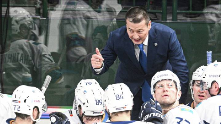 Мамбеталиев покинул пост главного тренера хоккейного клуба "Барыс"