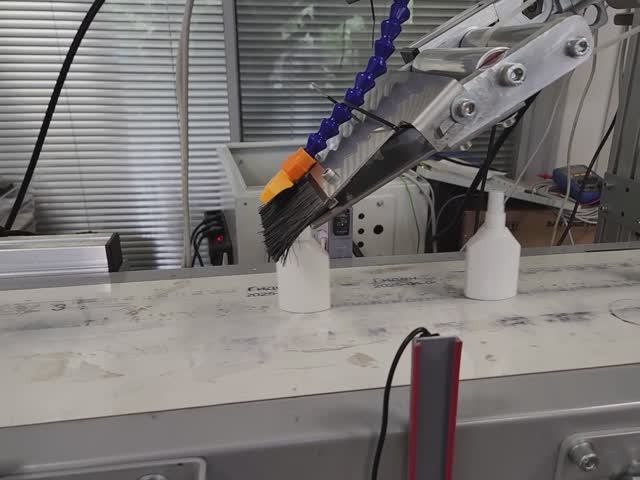 Экспериментальное нанесение на флакон с загибом этикетки