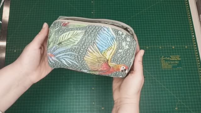 Шьем яркую косметичку в технике СХС (свободно ходовой стежки)