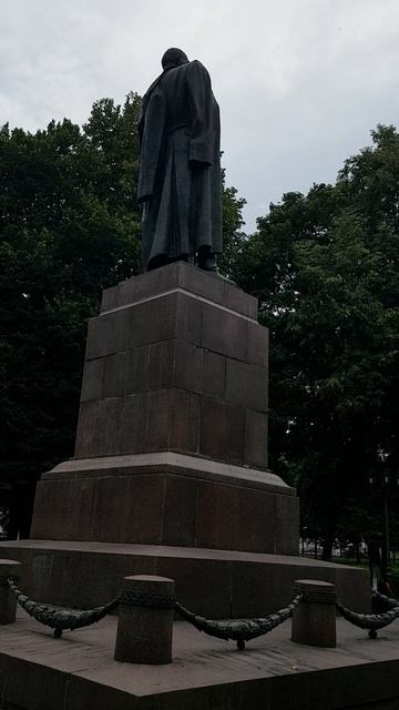 250723 Сквер Гуртьева памятник генерал Гуртьев Библиотека Бунина Крупской Советский район город Орёл