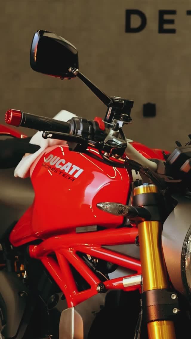 Ducati Monster 1200 Top Detailing Moto