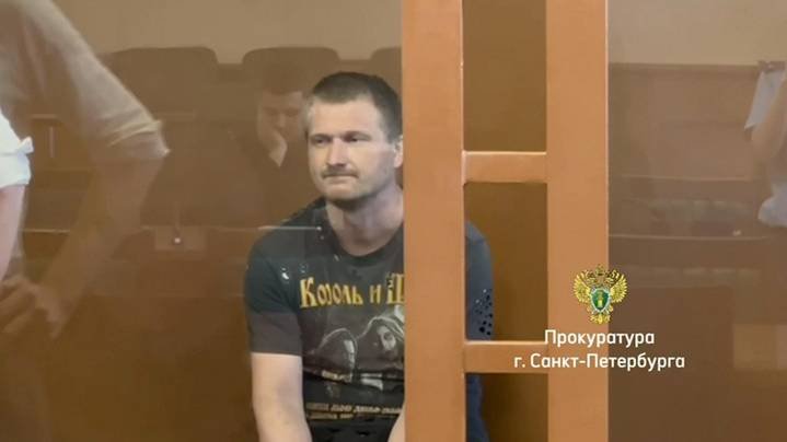 Суд в Петербурге отправил в СИЗО мужчину, ранившего женщин лучными стрелами