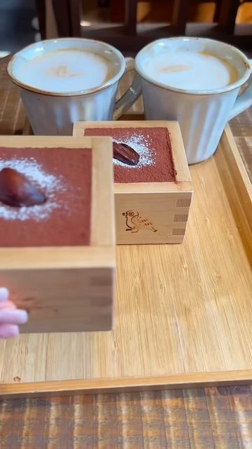 LLBKu_Lhcrk - 福岡で1番美味しいティラミス🍵とろとろで無限に食べれる! #福岡グルメ
