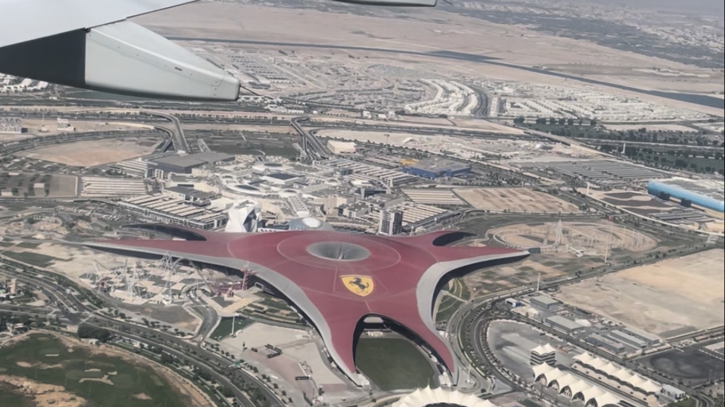 Видео из окна самолета при взлете из Абу- Даби