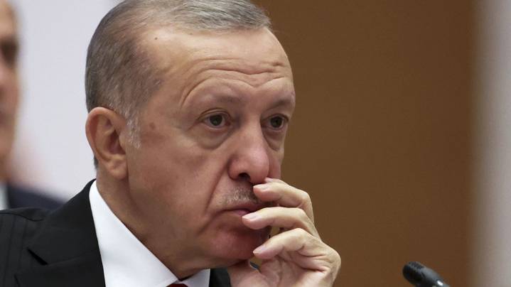 Эрдоган планирует обсудить с Путиным и Трампом возможность их встречи в Стамбуле