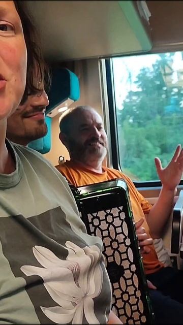 Частушки в поезде Баян в купе Гастроли театра Поем в пути Шутки и не только #поезд #баян #песни