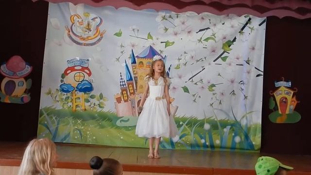 Конец 1 класса (2014). Концерт. 01 (Маленькая страна)