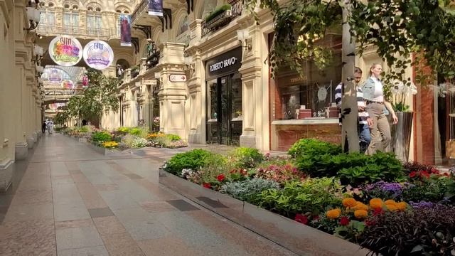 Фестиваль цветов в ГУМе.