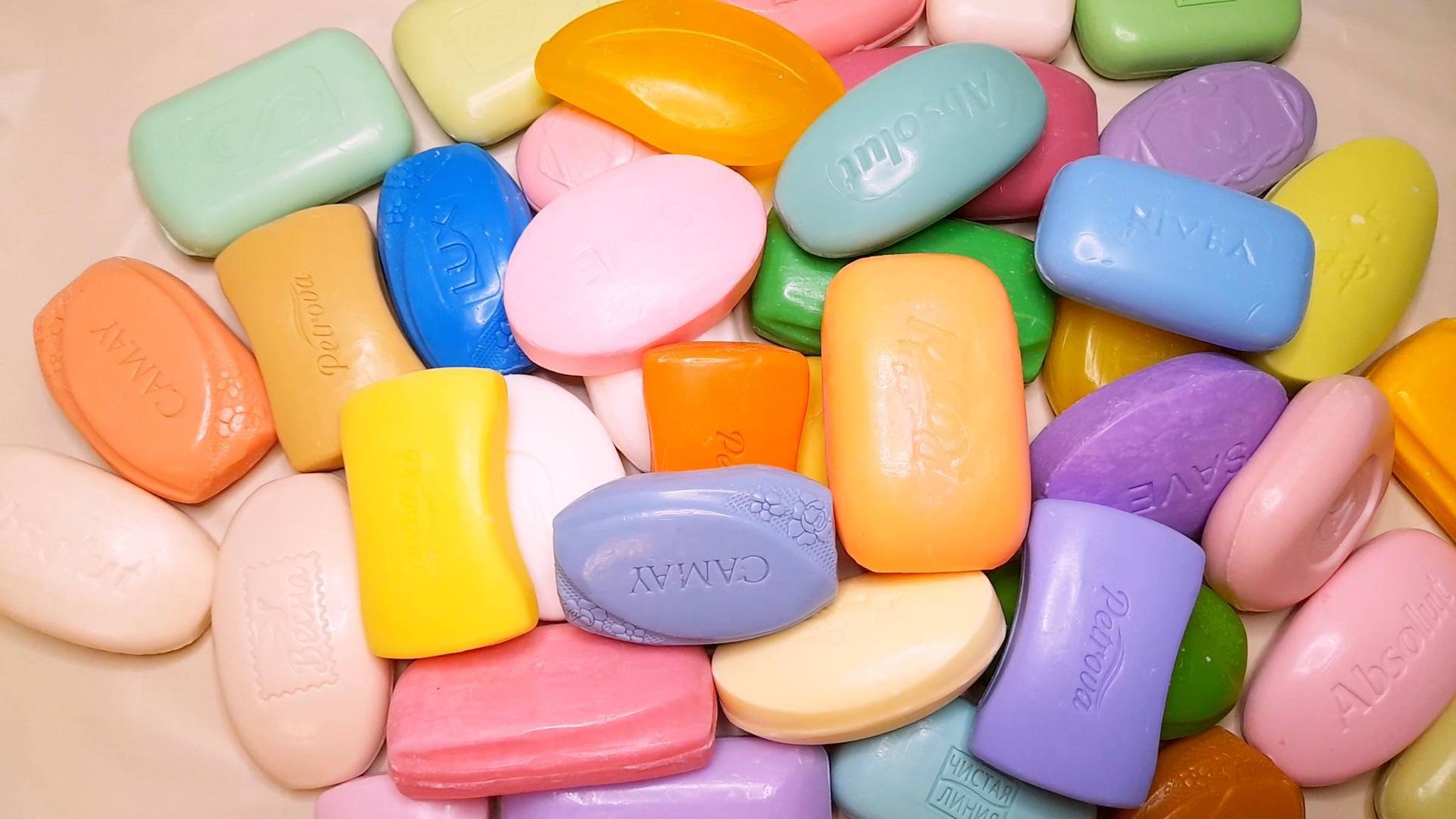 АСМР ШУРШАНИЕ. РАСКЛАДЫВАЮ КРСОЧНОЕ МЫЛО. РАСПАКОВКА МЫЛА. ШЕЛЕСТ И ШУРШАНИЕ БУМАЖНЫХ ОБЕРТОК.