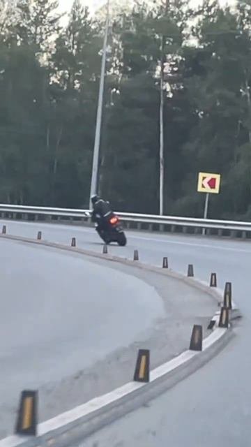 По дорогам