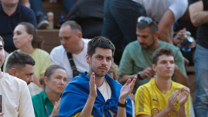 Украинские фанаты призывали убивать сербов на матче Лиги конференций