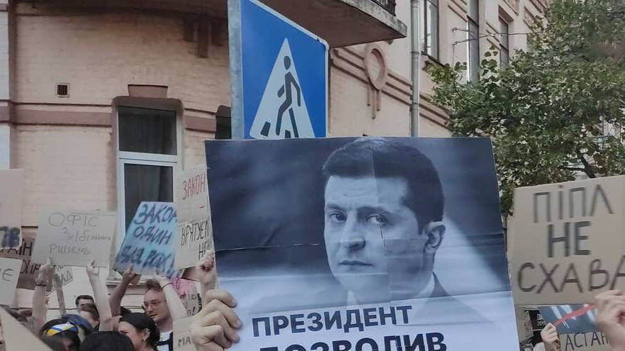 По одному лекалу: протесты на Украине проходят по методичке Евромайдана