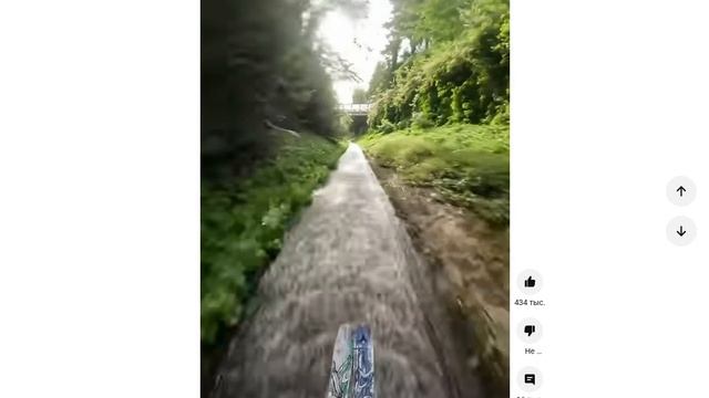 Спуск с горы на водных лыжах
