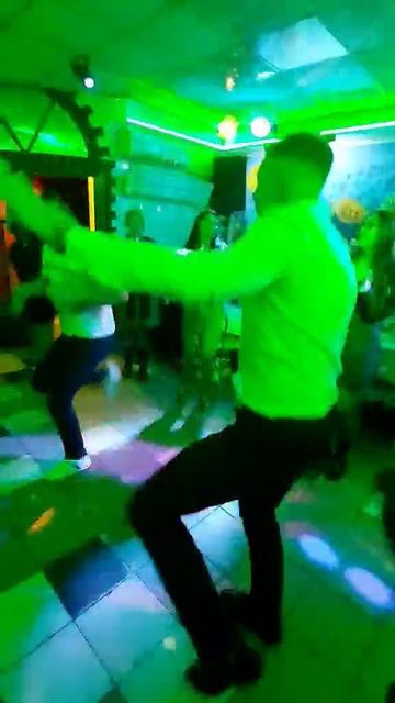 На свадьбе у друга