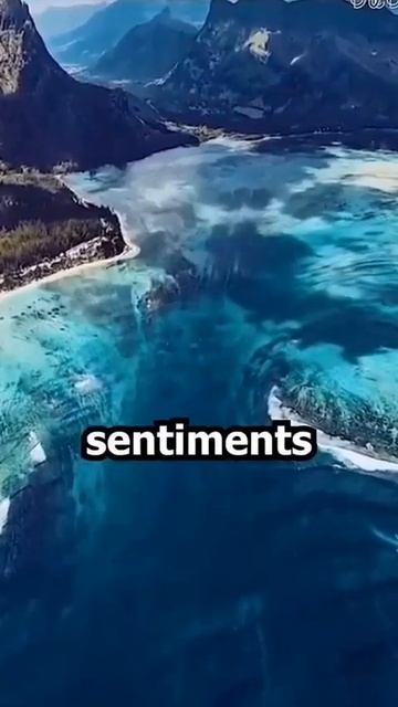 Завораживающая природная иллюзия подводного водопада