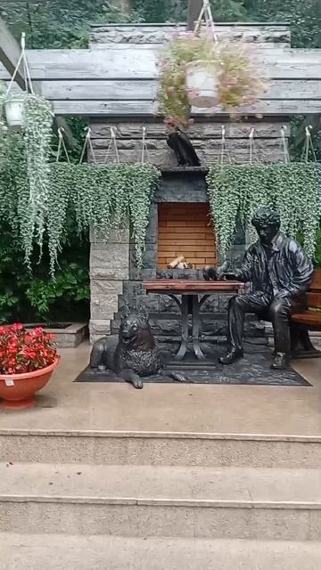 1000001438.mp4Памятник Ростиславу Шило в Новосибирском зоопарке