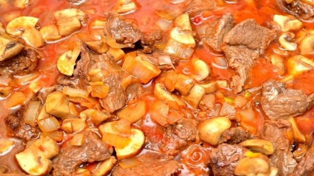Говядина тушеная с луком